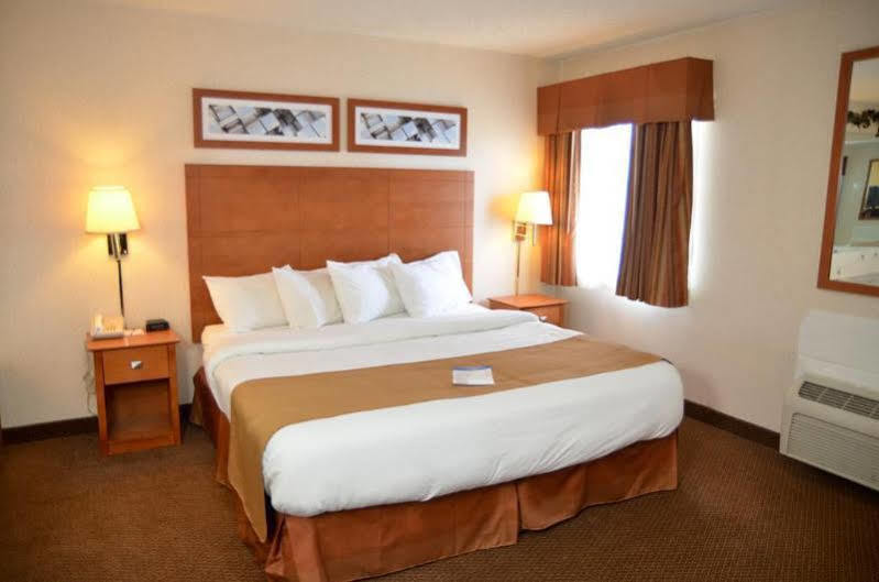 Baymont By Wyndham Port Huron Exterior foto